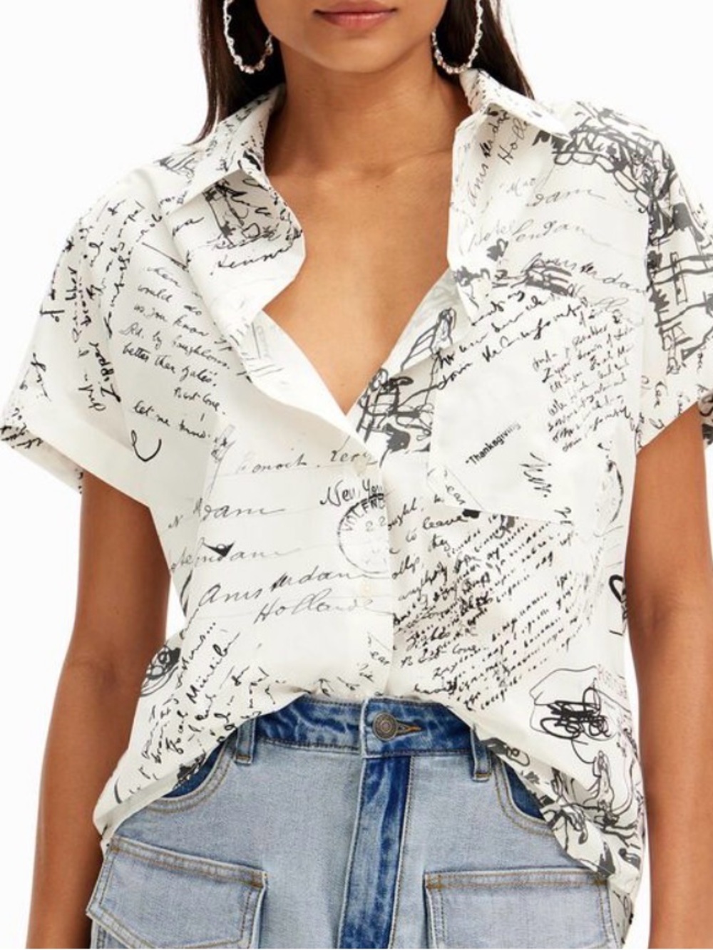 DESIGUAL WHITE WITH GRAY GRAPHIC SHORT SLEEVE BUTTON FRONT BLOUSE LARGE